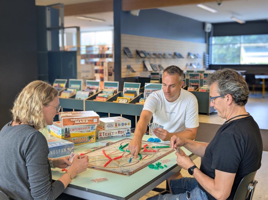 Der spilles brætspil.